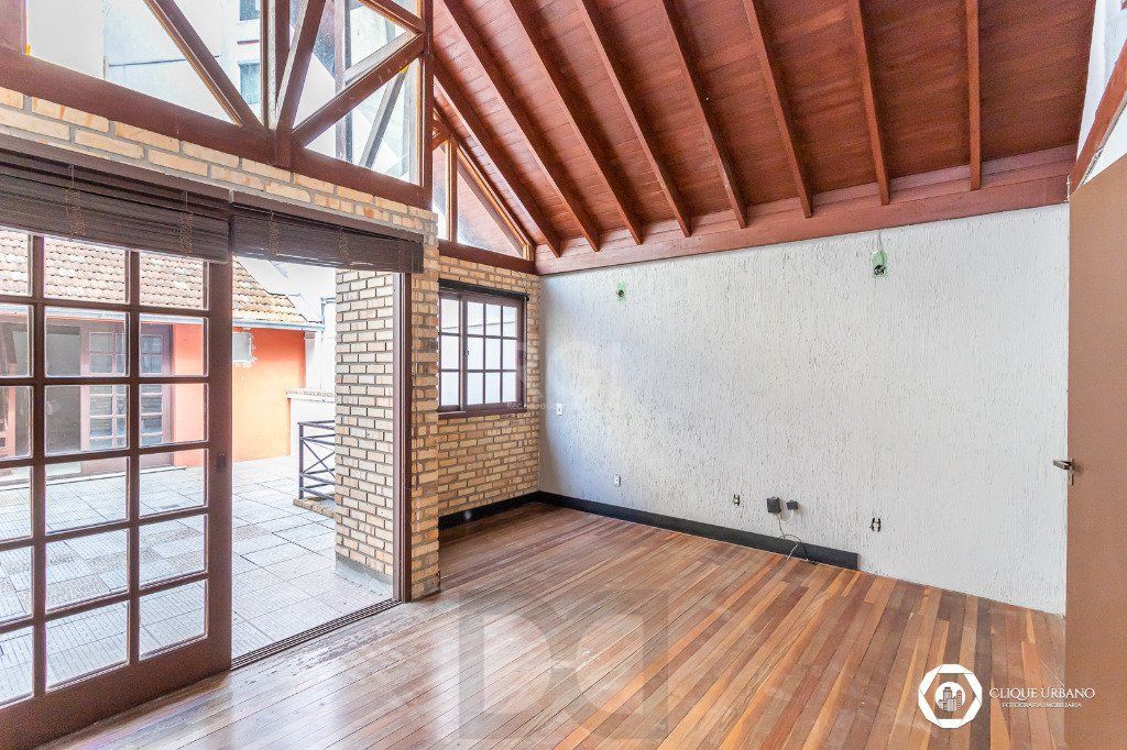 Casa para Venda - 330m², 4 dormitórios, sendo 3 suites, 2 vagas - Petrópolis — foto 33
