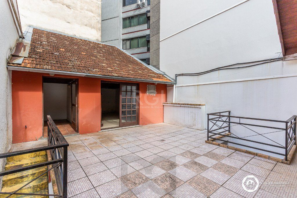 Casa para Venda - 330m², 4 dormitórios, sendo 3 suites, 2 vagas - Petrópolis — foto 19