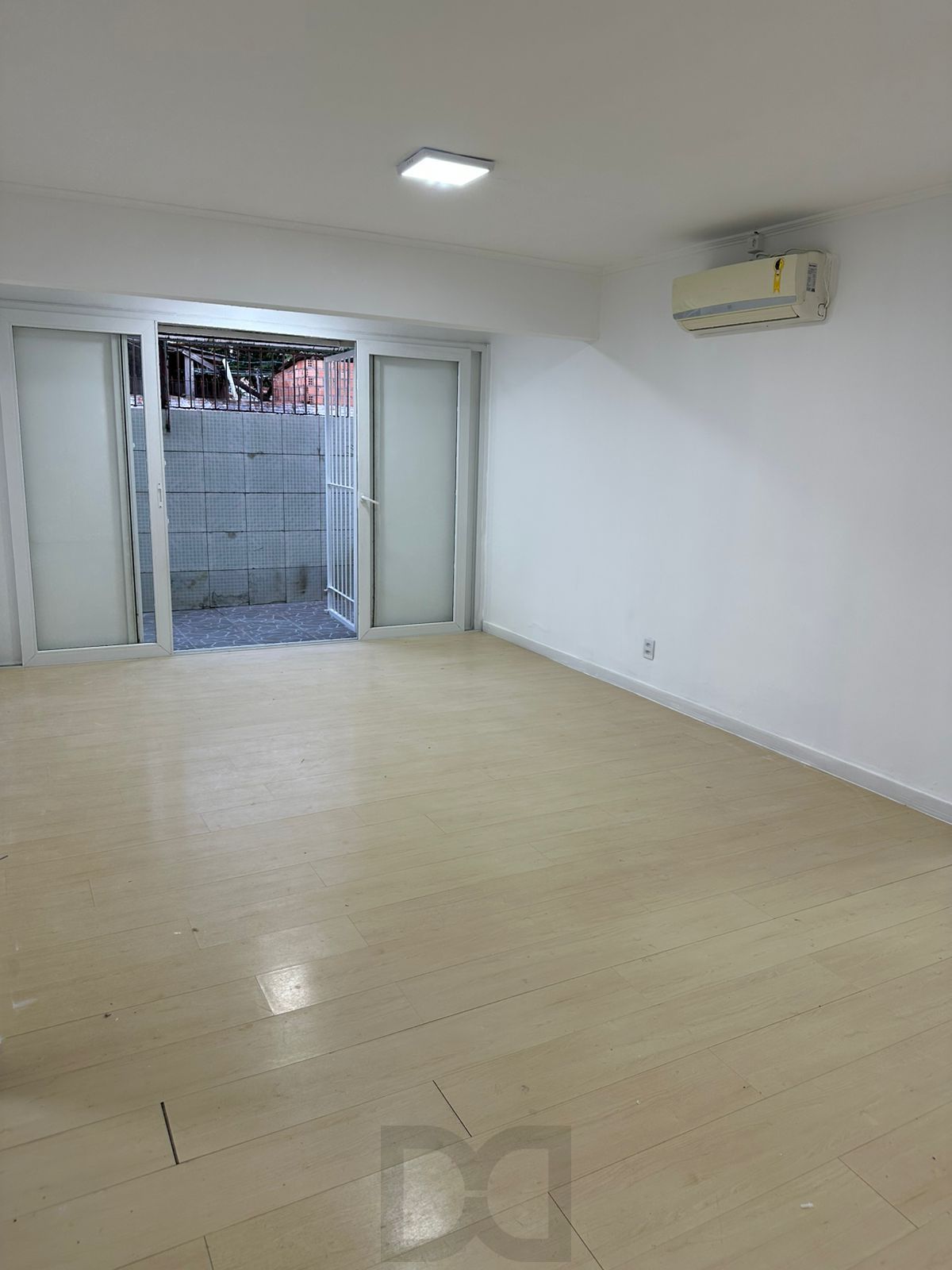 Apartamento com 3 Quartos, térreo com pátio privativo, 1 vaga coberta à Venda, 88m² privativos, só R$ 299.000 — foto 2