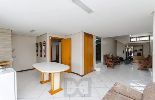 Casa / sobrado no bairro Jardim Itu de 3 dormitórios e pátio com piscina — foto 21