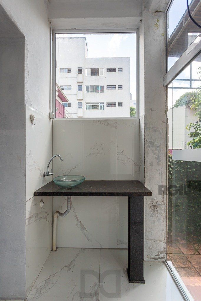 Casa Espaçosa de 3 Dormitórios à Venda no Bairro Moinhos De Vento! — foto 47