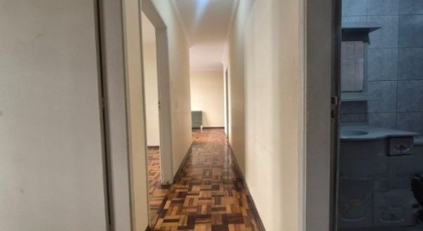 Apartamento no bairro Medianeira de 3 dormitórios DESOCUPADO — foto 4