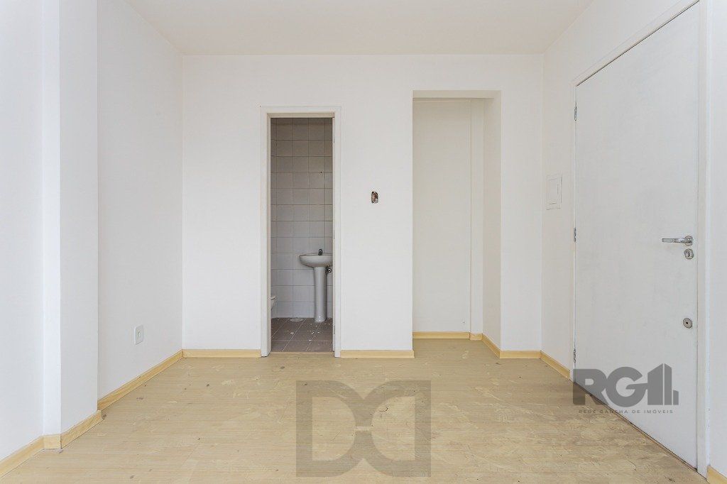 Sala Comercial no Menino Deus desocupada — foto 6