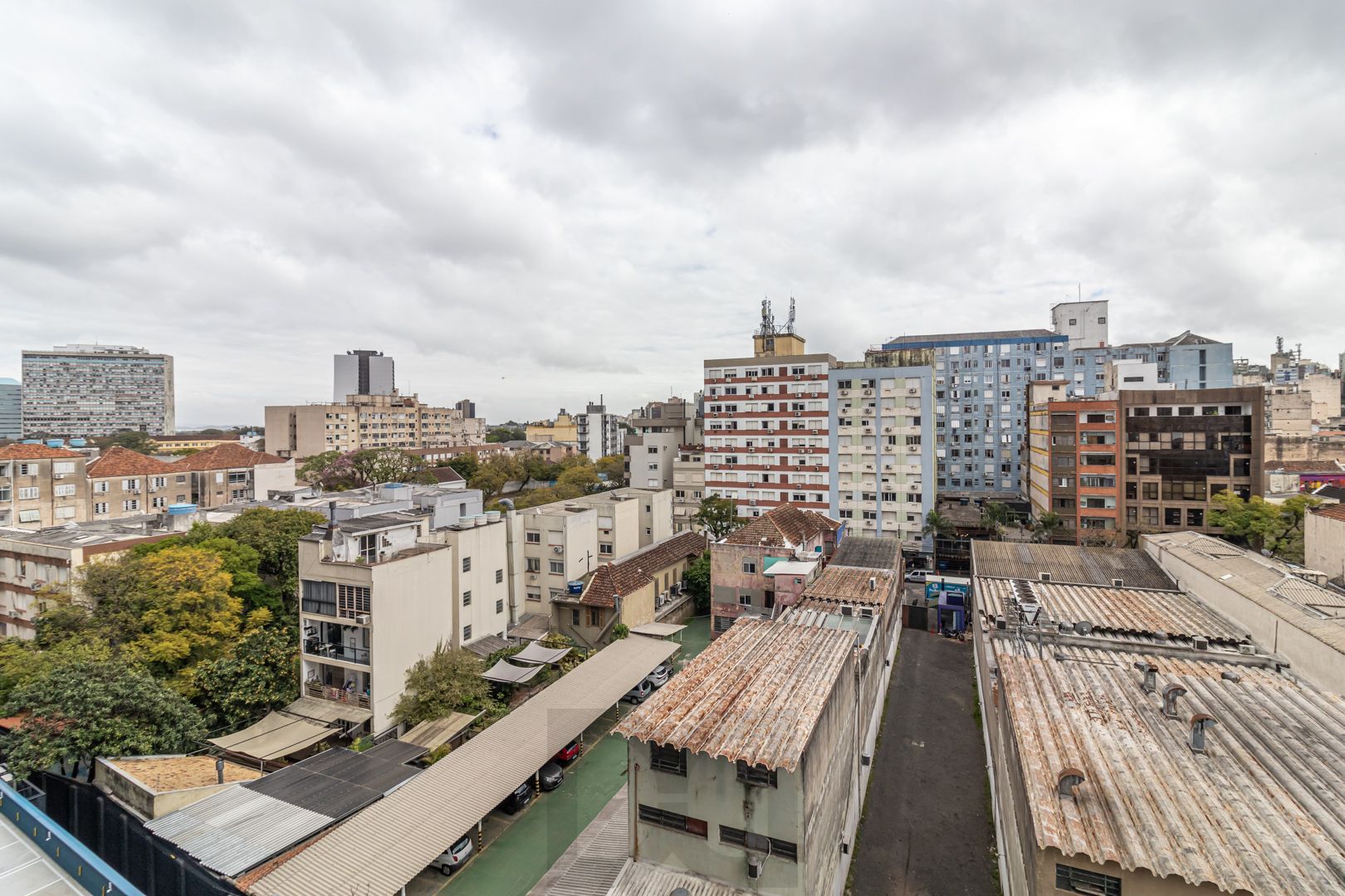 Apartamento no Go Cidade Baixa de 2 dormitórios vaga e infra  DESOCUPADO — foto 4