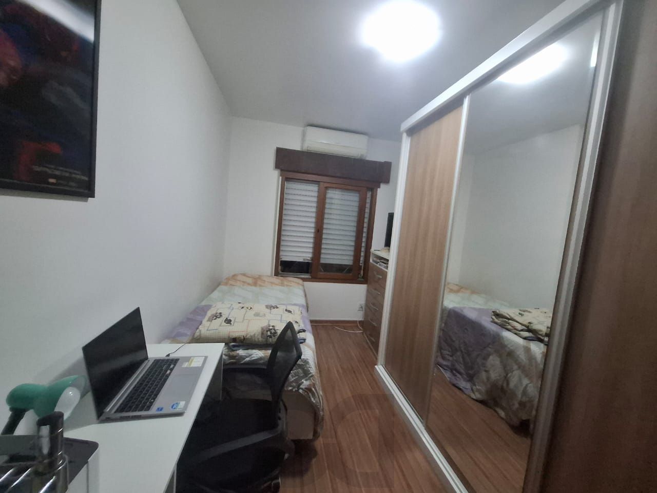 Apartamento para venda, composto por 2 dormitórios sendo 1 suíte, living com sacada integrada e 1 vaga de garagem coberta. — foto 13