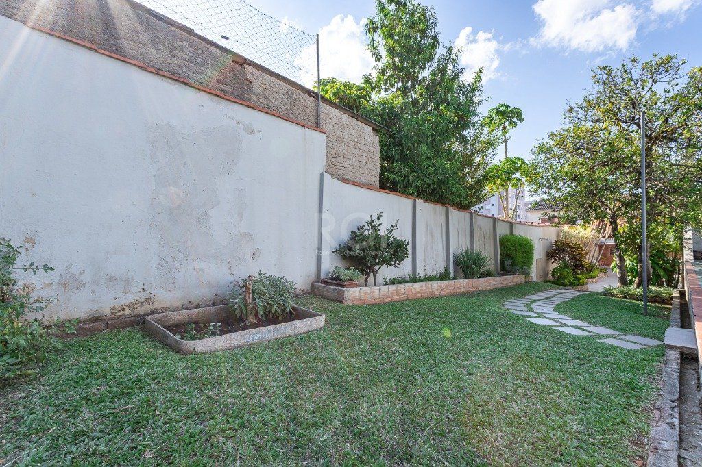 Casa sobrado no Partenon de 3 dormitórios e amplo pátio — foto 75