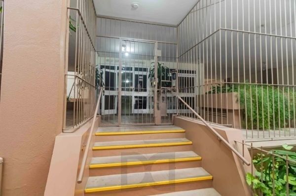 Apartamento no Centro de 2 dormitórios dependência DESOCUPADO — foto 38
