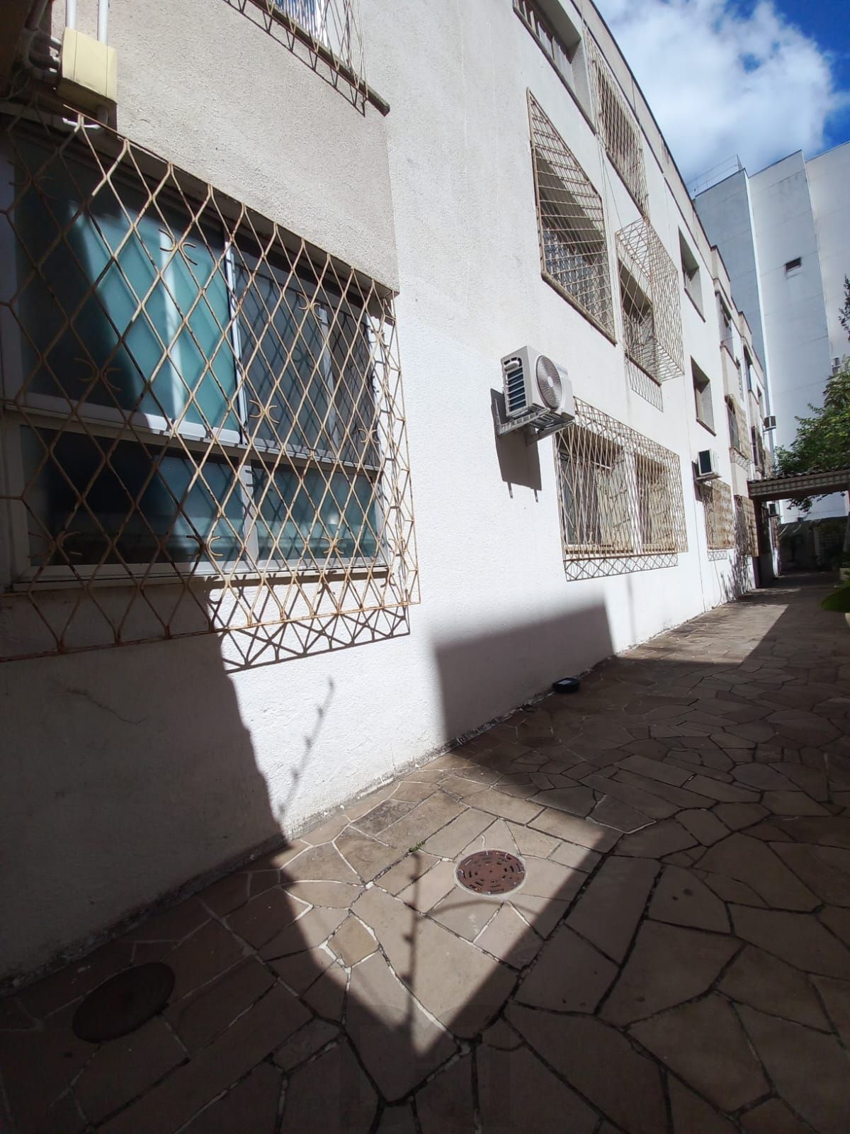 EXCELENTE APARTAMENTO TÉRREO DE 2 DORMITÓRIOS, SEMIMOBILIADO, À VENDA NO BAIRRO MENINO DEUS, PORTO ALEGRE. — foto 20