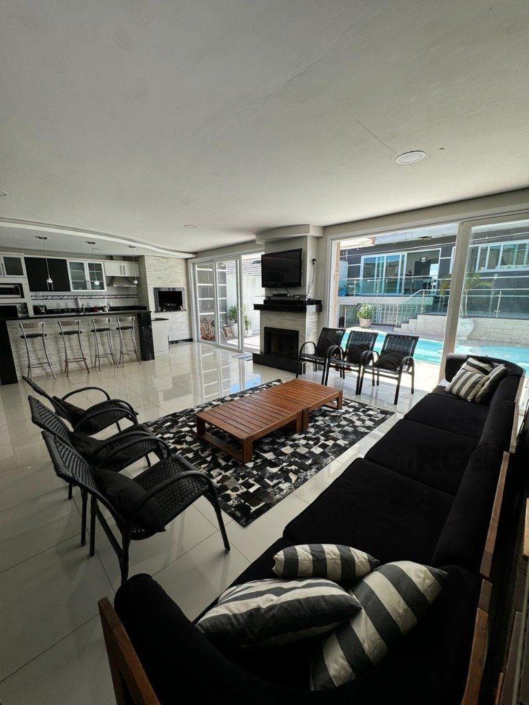 Casa de altíssimo padrão na zona norte de Porto Alegre. — foto 33