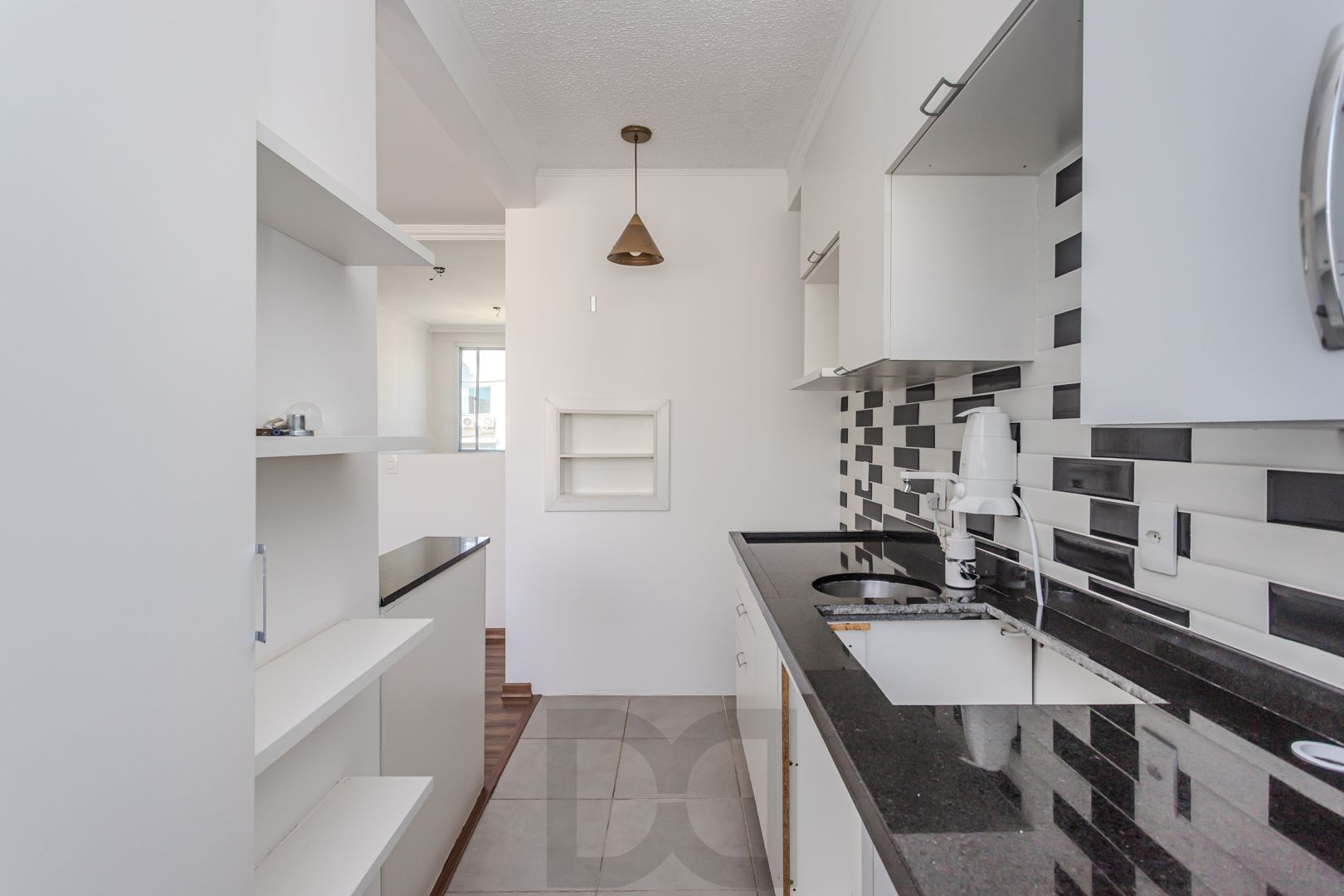 Apartamento no Sarandi de 2 dormitórios vaga e infra DESOCUPADO — foto 7