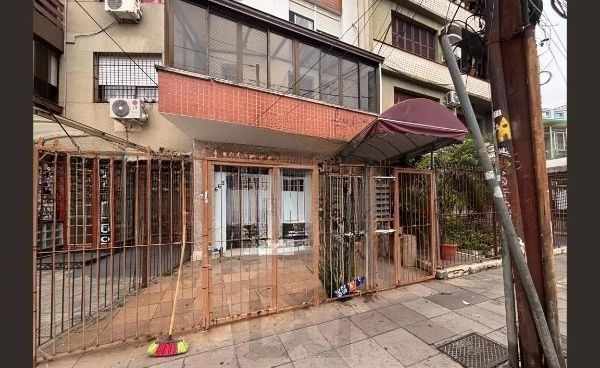 APARTAMENTO REFORMADO E DESOCUPADO, ENTRAR E MORAR NA CIDADE BAIXA!!! — foto 12