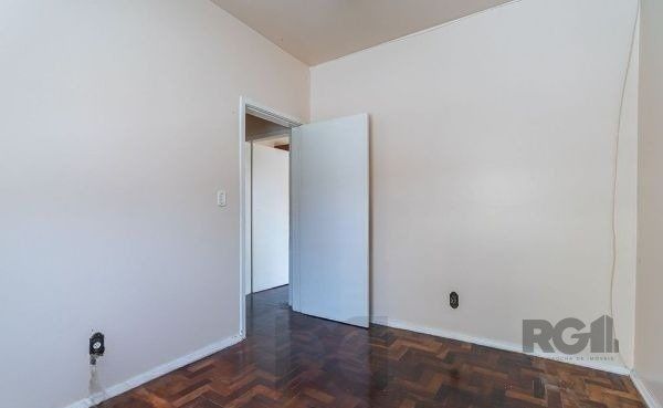 Apartamento no bairro Auxiliadora de 2 dormitórios dependência e vaga DESOCUPADO — foto 8