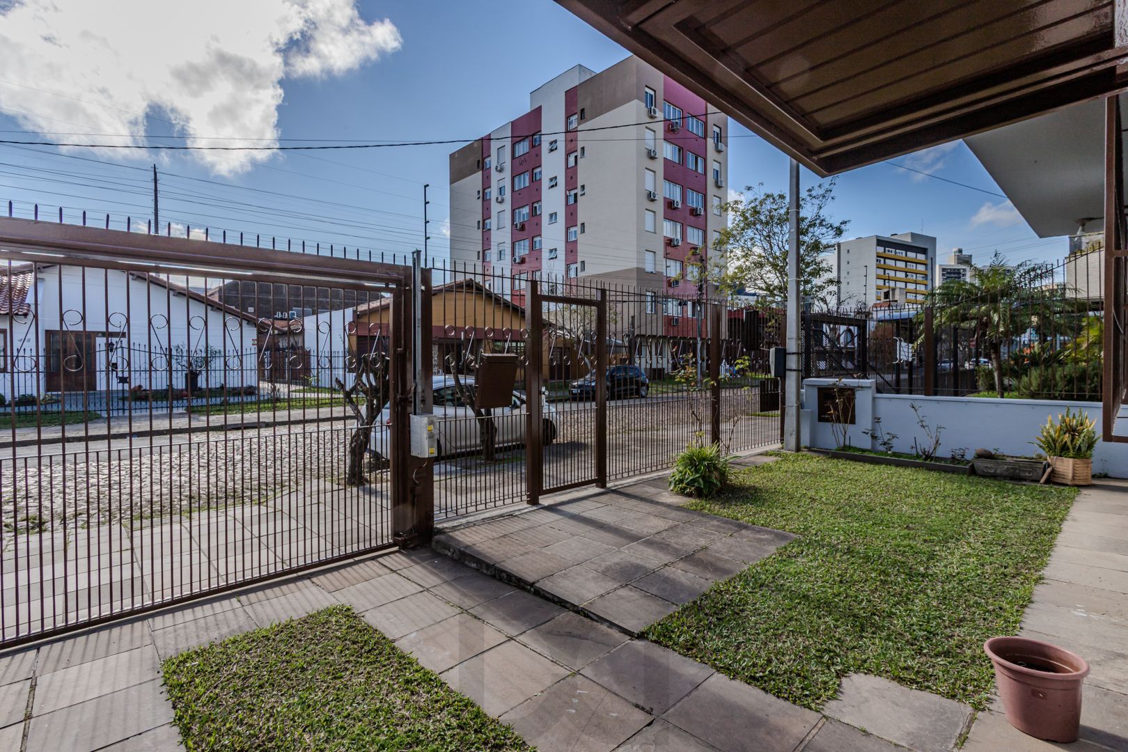 Casa no Partenon com 4 dormitórios e 4 vagas DESOCUPADA — foto 56
