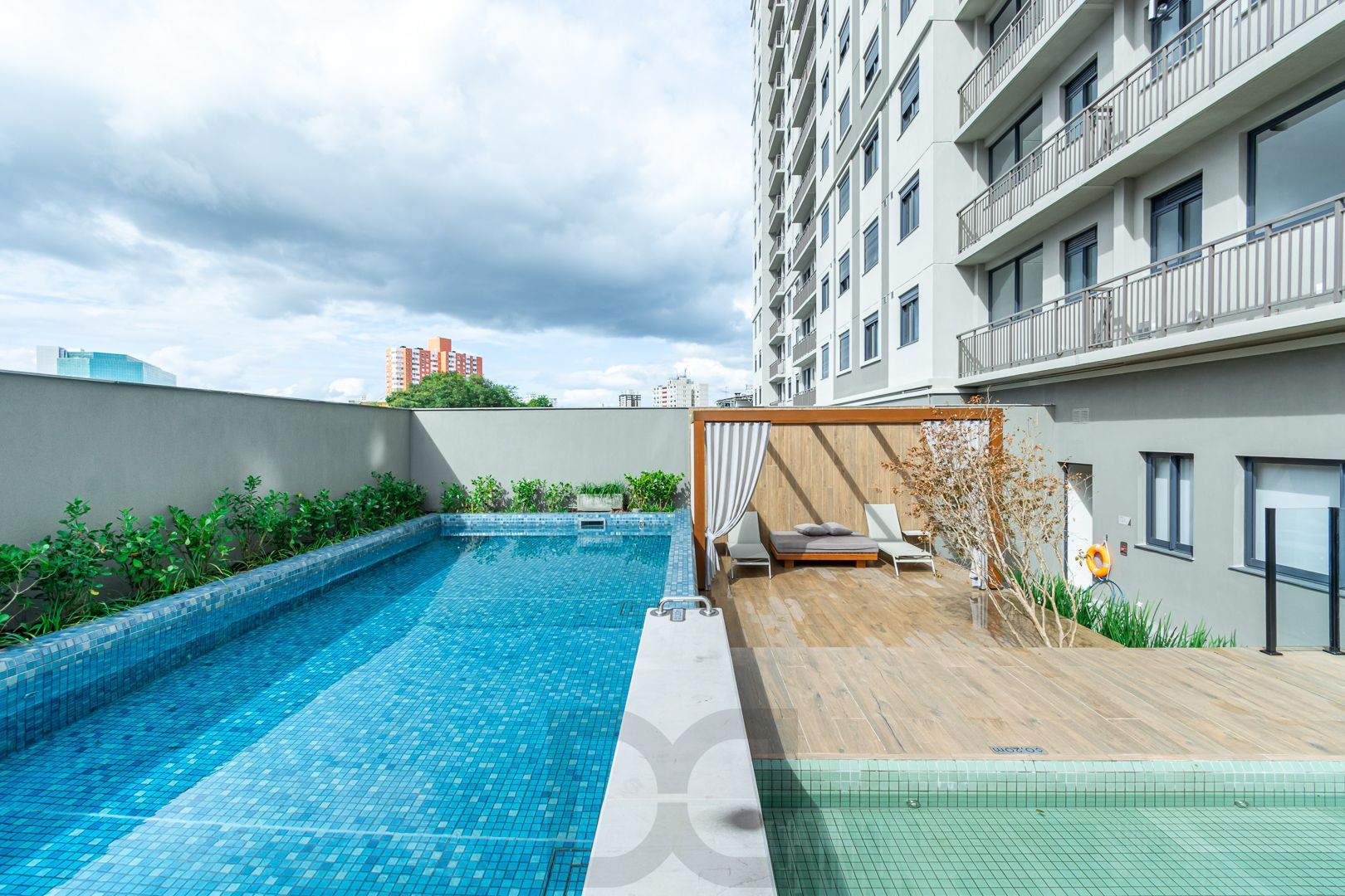 Apartamento 02 dormit com suíte e 01 vaga, no bairro Azenha, em Porto Alegre. — foto 38
