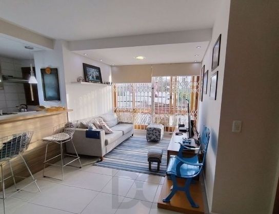 Apartamento no bairro Teresópolis de 2 dormitórios e vaga — foto 1