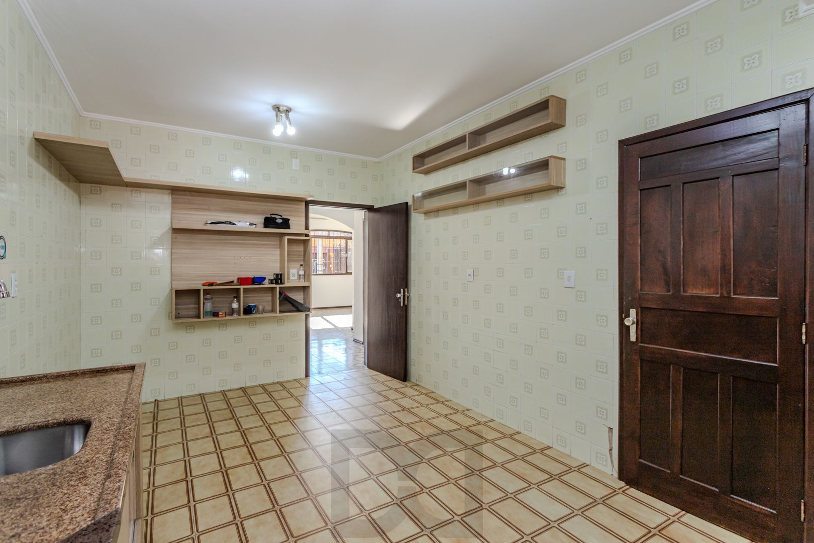 Casa no Partenon com 4 dormitórios e 4 vagas DESOCUPADA — foto 11