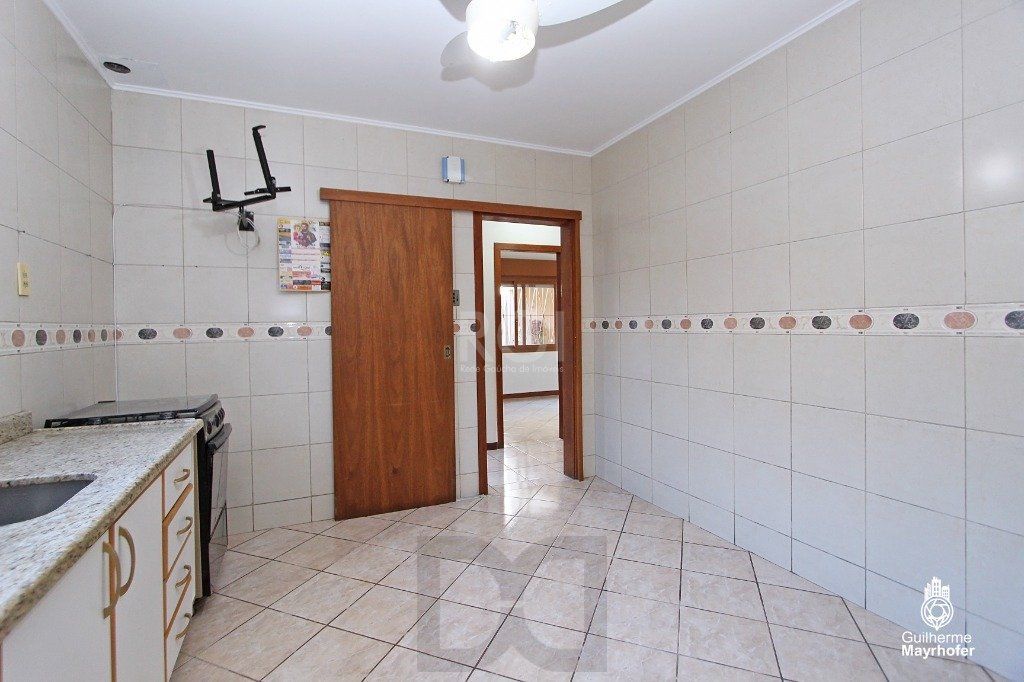 Casa no bairro Cavalhada de 3 dormitórios e amplo pátio — foto 19