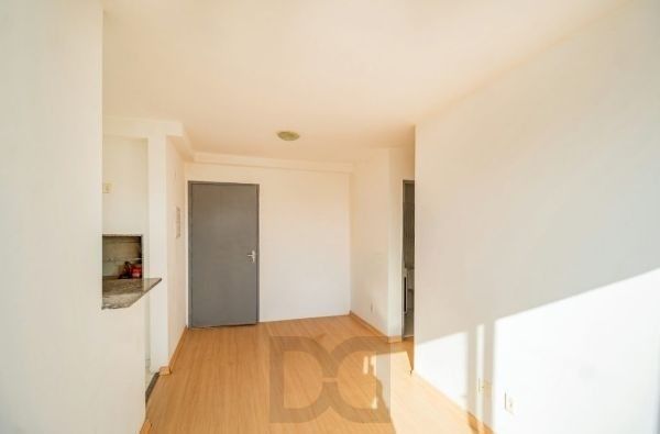 Apartamento de 2 dormitórios vaga e infra DESOCUPADO — foto 3