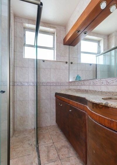 Apartamento no bairro Auxiliadora de 2 dormitórios dependência e vaga DESOCUPADO — foto 10