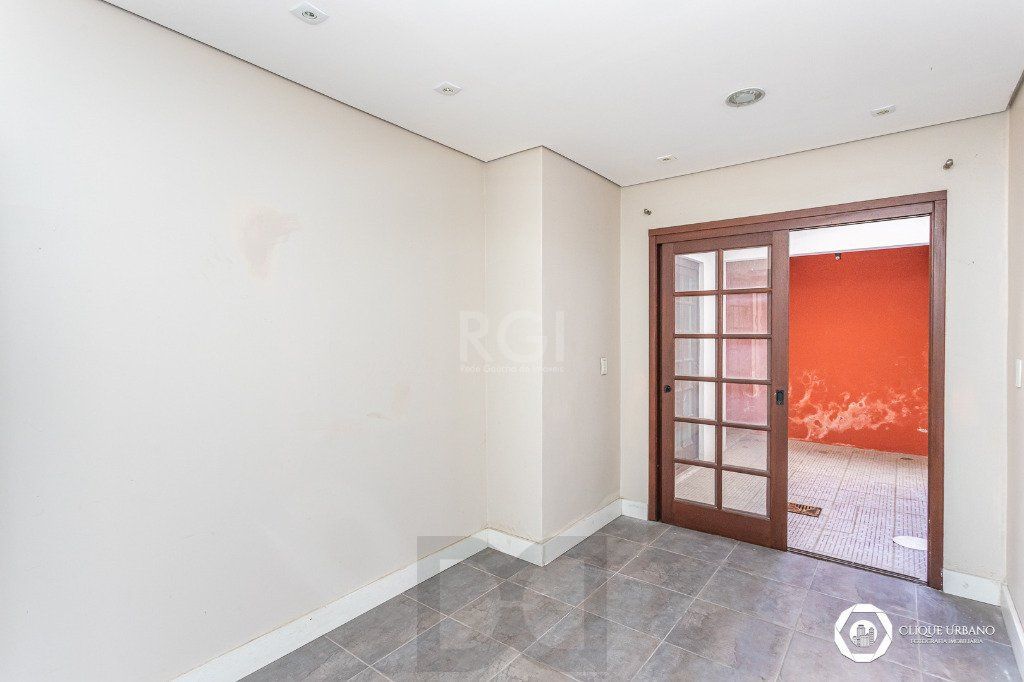 Casa para Venda - 330m², 4 dormitórios, sendo 3 suites, 2 vagas - Petrópolis — foto 16