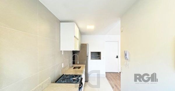 Apartamento no bairro Auxiliadora de 2 dormitórios vaga e infra DESOCUPADO — foto 9