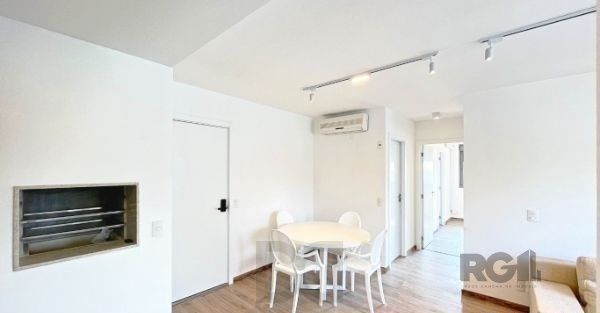 Apartamento no bairro Auxiliadora de 2 dormitórios vaga e infra DESOCUPADO — foto 10