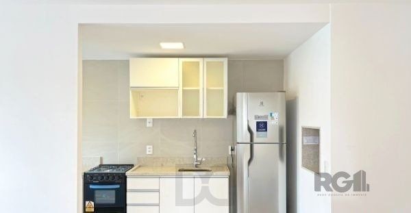 Apartamento no bairro Auxiliadora de 2 dormitórios vaga e infra DESOCUPADO — foto 5