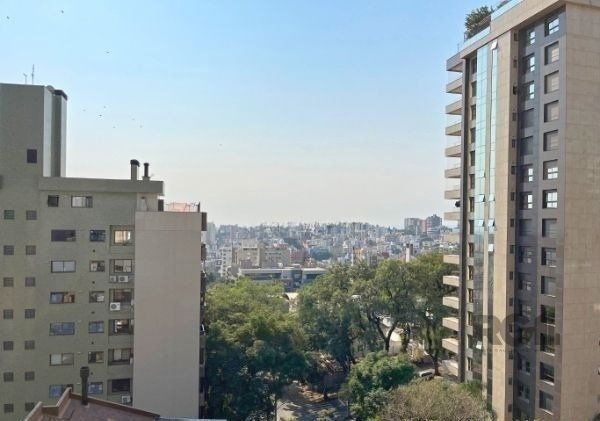 Apartamento no bairro Auxiliadora de 2 dormitórios vaga e infra DESOCUPADO — foto 31