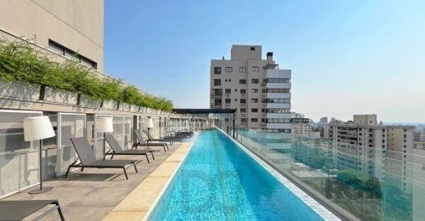 Apartamento no bairro Auxiliadora de 2 dormitórios vaga e infra DESOCUPADO — foto 1