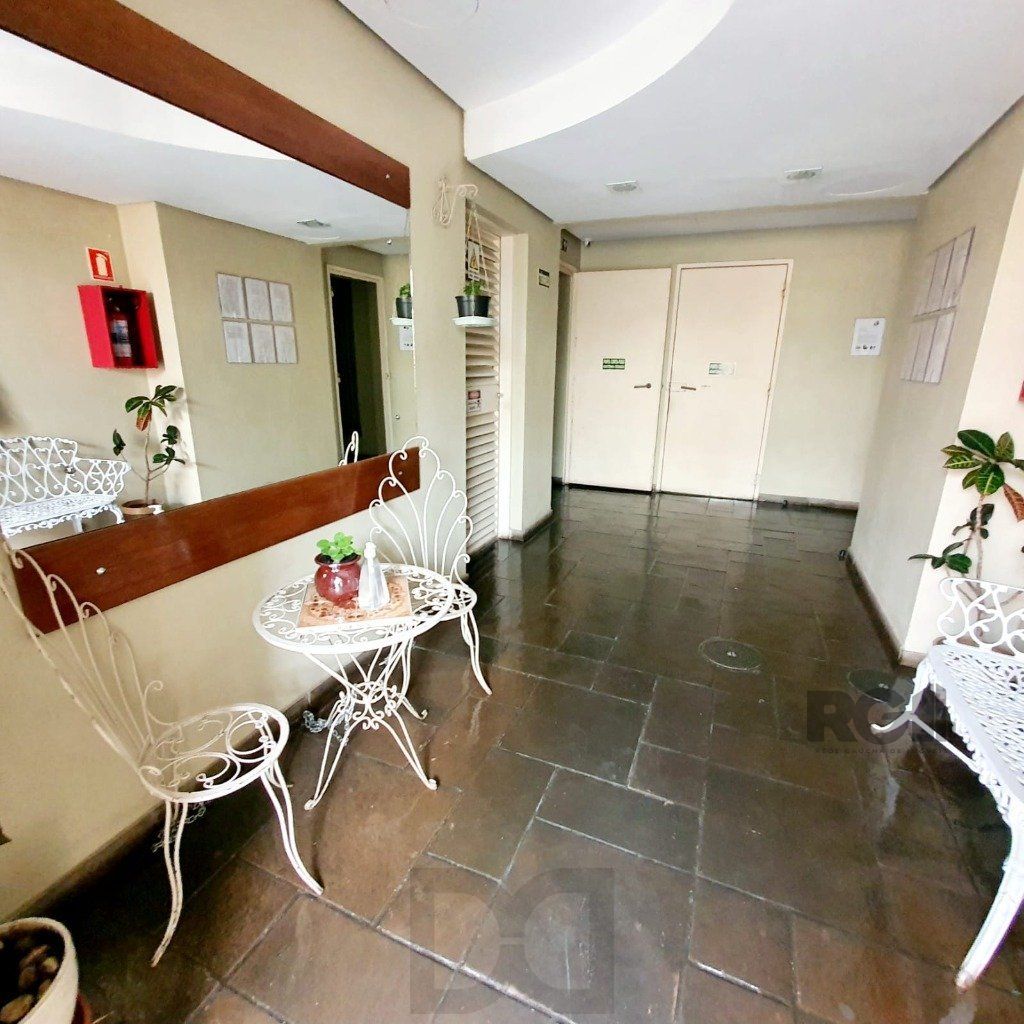 Apartamento de 2 dormitórios e vaga no Cristal — foto 10
