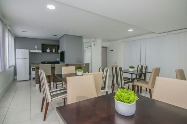 Apartamento no Menino Deus de 2 Dormitórios vaga e infra DESOCUPADO — foto 33