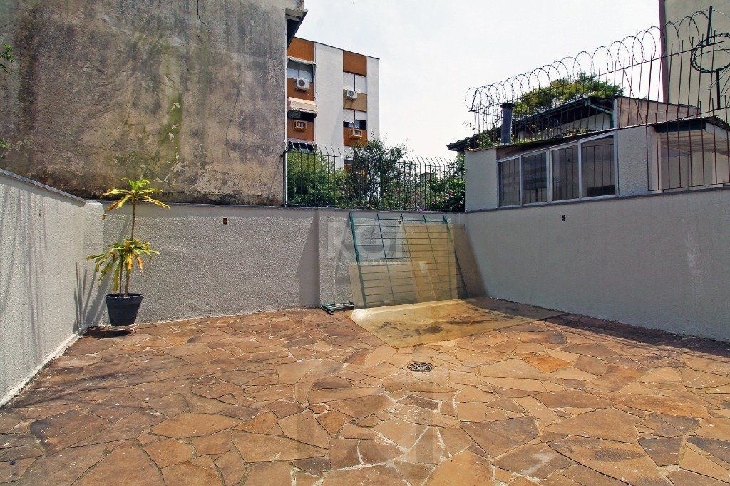 Apartamento de 3 dormitórios e vaga no bairro Petrópolis — foto 34