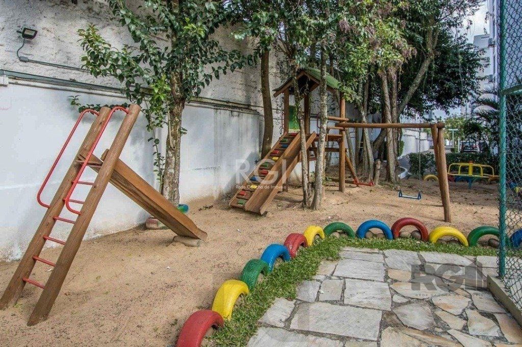Apartamento no bairro Cristal de 2 dormitórios infra e vaga DESOCUPADO — foto 31