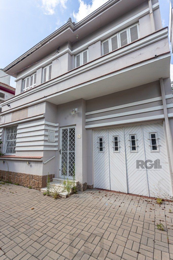 Casa Espaçosa de 3 Dormitórios à Venda no Bairro Moinhos De Vento! — foto 1