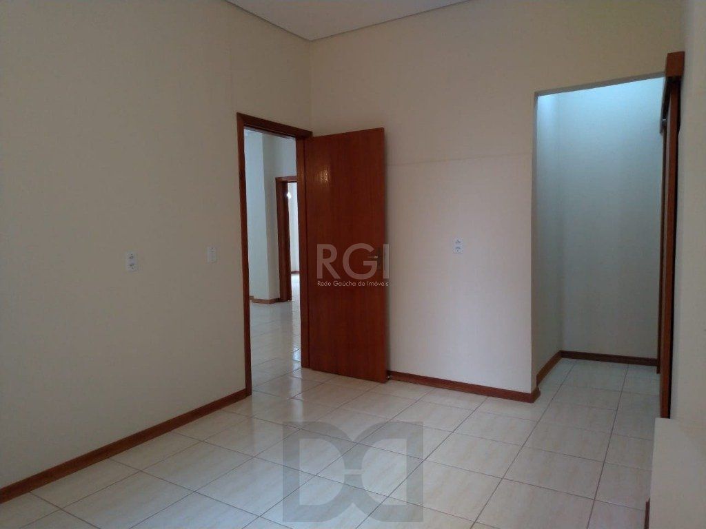 Apartamento de 4 dormitórios, sendo 2 suites, no bairro Petrópolis DESOCUPADO — foto 8