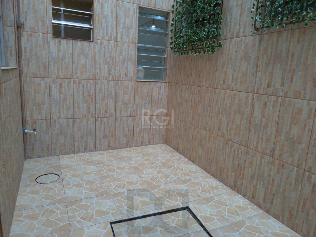 Apartamento de 4 dormitórios, sendo 2 suites, no bairro Petrópolis DESOCUPADO — foto 17