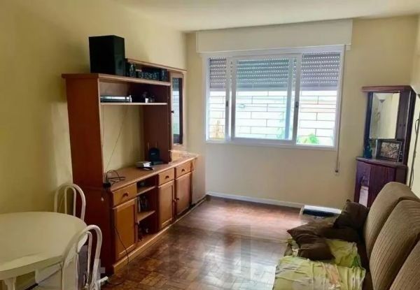 Apartamento no Petrópolis de 2 dormitórios e 2 vagas DESOCUPADO — foto 3