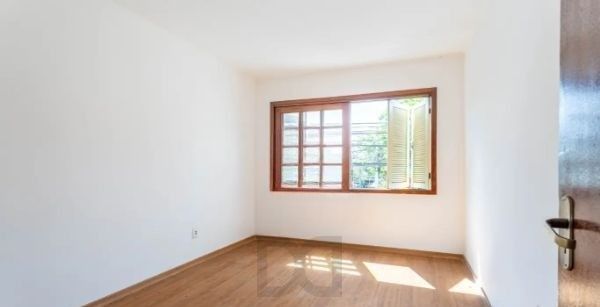 Apartamento no Petrópolis de 3 dormitórios e 2 vagas DESOCUPADO — foto 3
