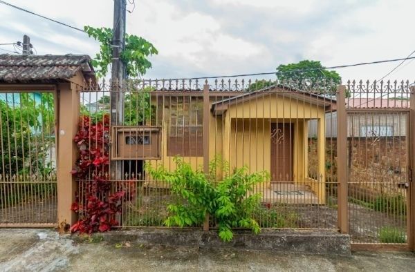 Casa / Terreno com 3 casas de alvenaria no bairro Morro Santana — foto 2