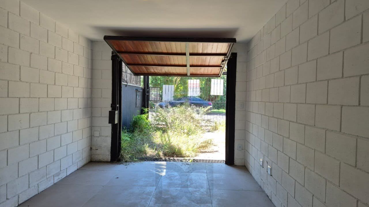 Apresentamos esta excelente casa no bairro Jardim Itu, em Porto Alegre, com 175m² privativos, perfeita para quem busca amplitude, conforto e qualidade de vida em uma região tranquila e valorizada. — foto 26