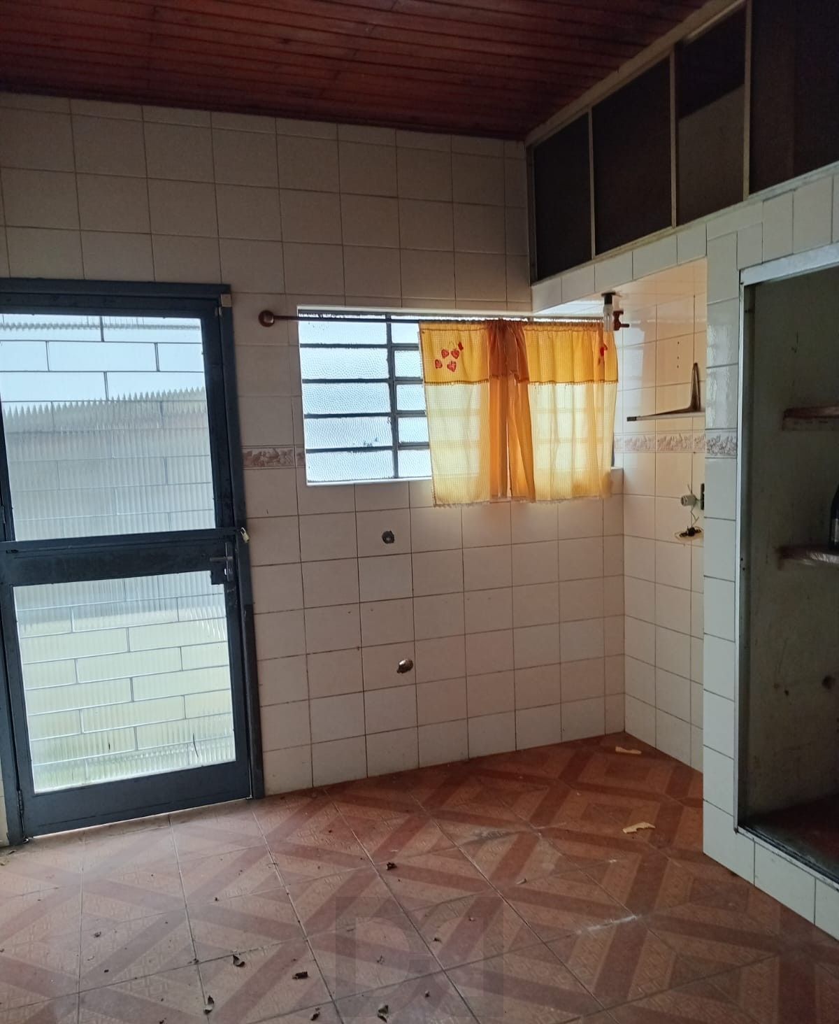 Casa no bairro Nonoai de 3 dormitórios e pátio — foto 7