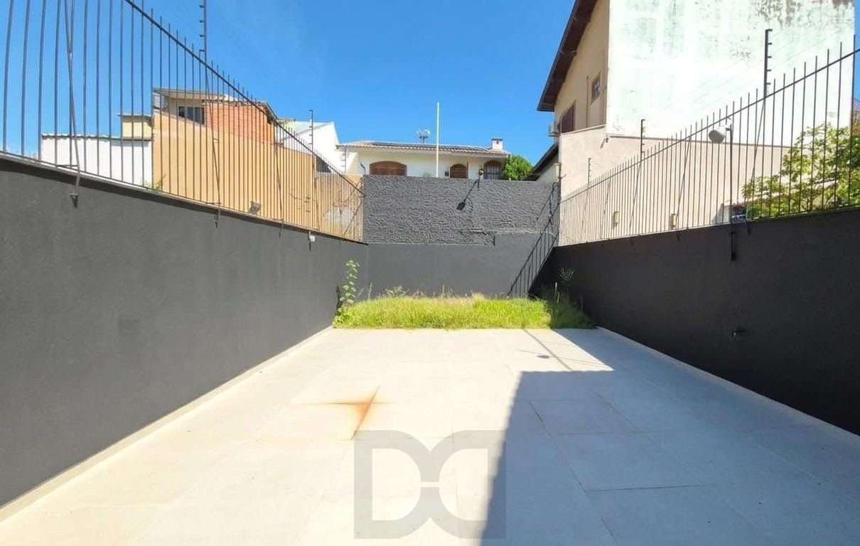 Apresentamos esta excelente casa no bairro Jardim Itu, em Porto Alegre, com 175m² privativos, perfeita para quem busca amplitude, conforto e qualidade de vida em uma região tranquila e valorizada. — foto 18