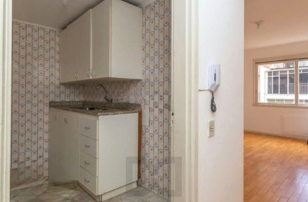Apartamento no Centro de 1 dormitório DESOCUPADO — foto 12
