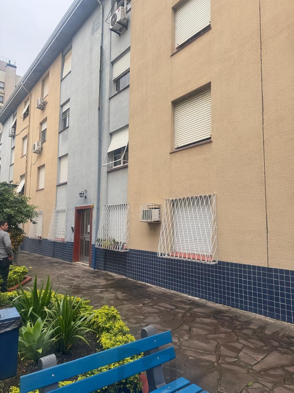 Apartamento térreo de 2 dormitórios, Menino Deus DESOCUPADO — foto 14