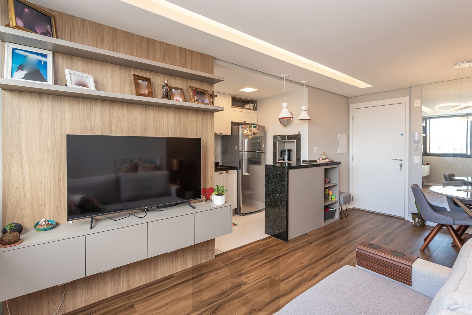 Apartamento 02 dormit com suíte e 01 vaga, no bairro Azenha, em Porto Alegre. — foto 5