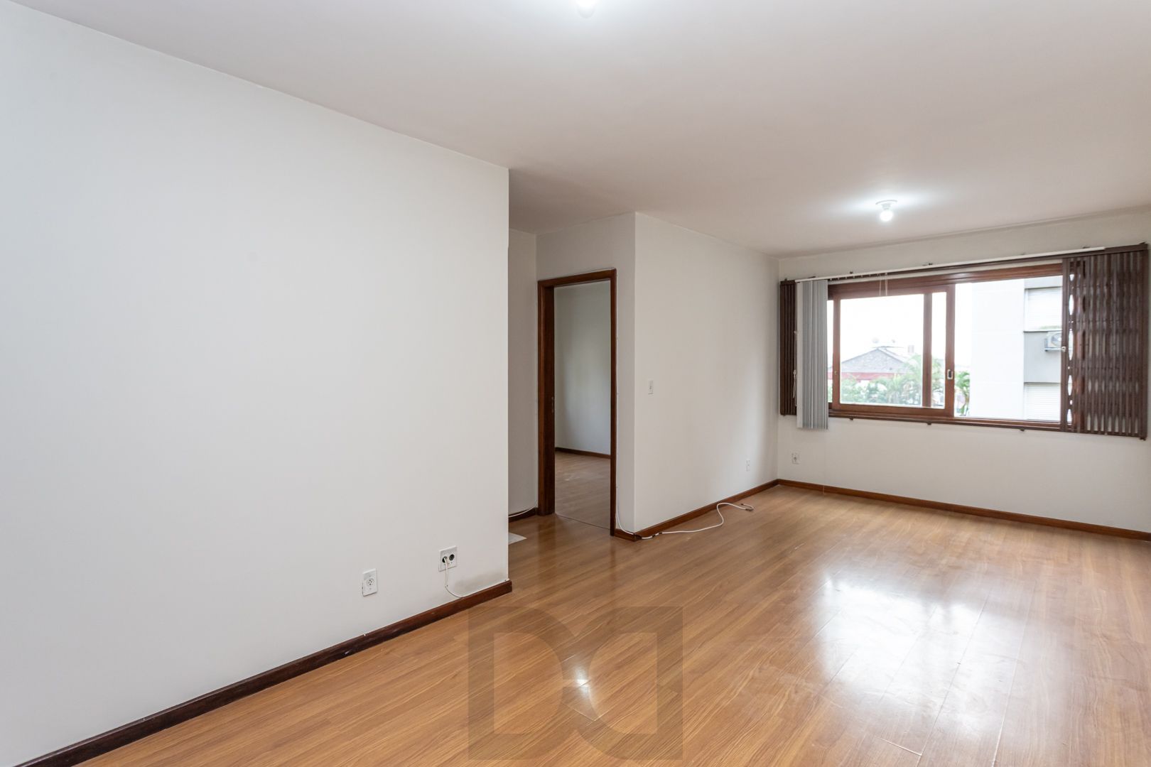 Apartamento no bairro Vila Ipiranga de 2 dormitórios e vaga DESOCUPADO — foto 1