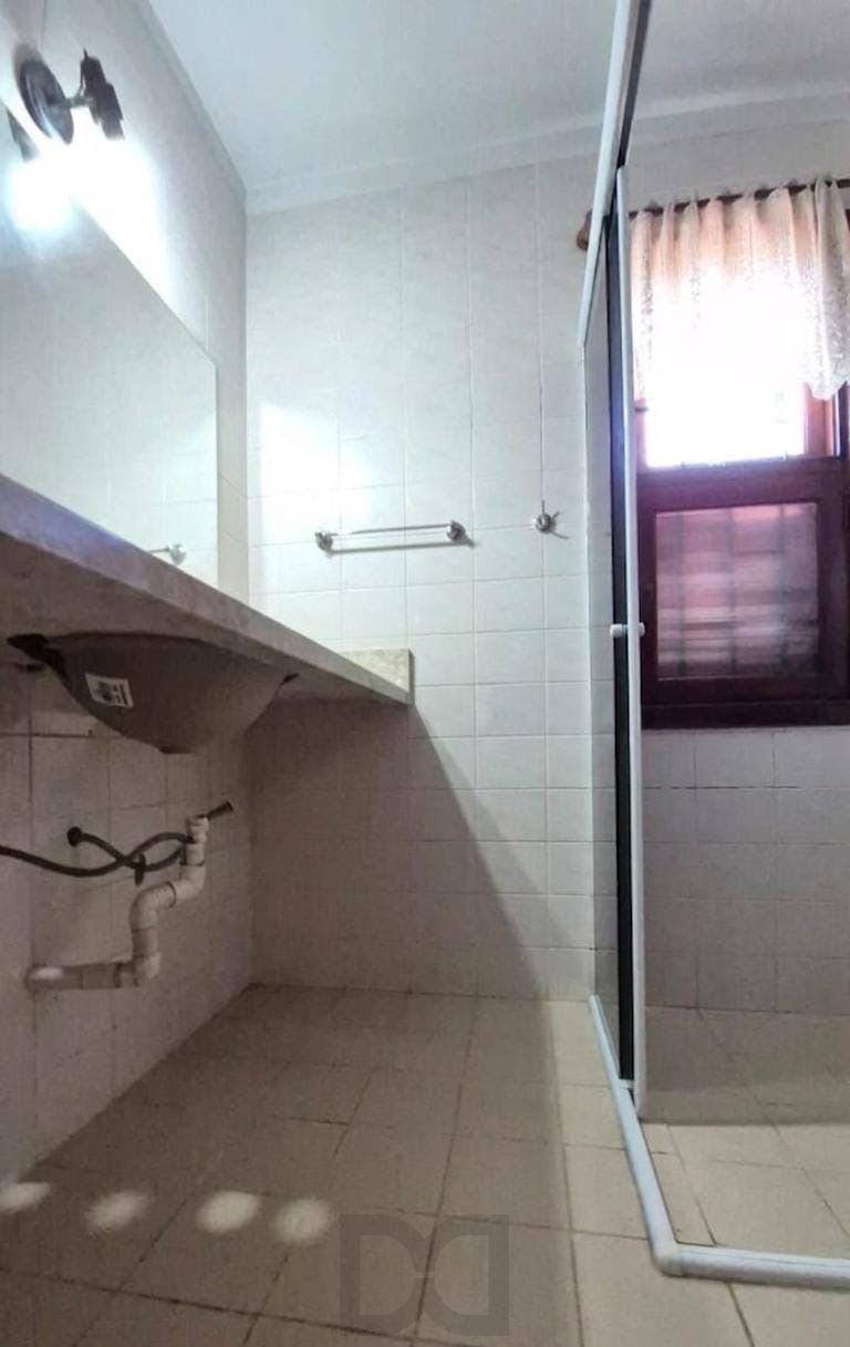 Apresentamos esta excelente casa no bairro Jardim Itu, em Porto Alegre, com 175m² privativos, perfeita para quem busca amplitude, conforto e qualidade de vida em uma região tranquila e valorizada. — foto 15