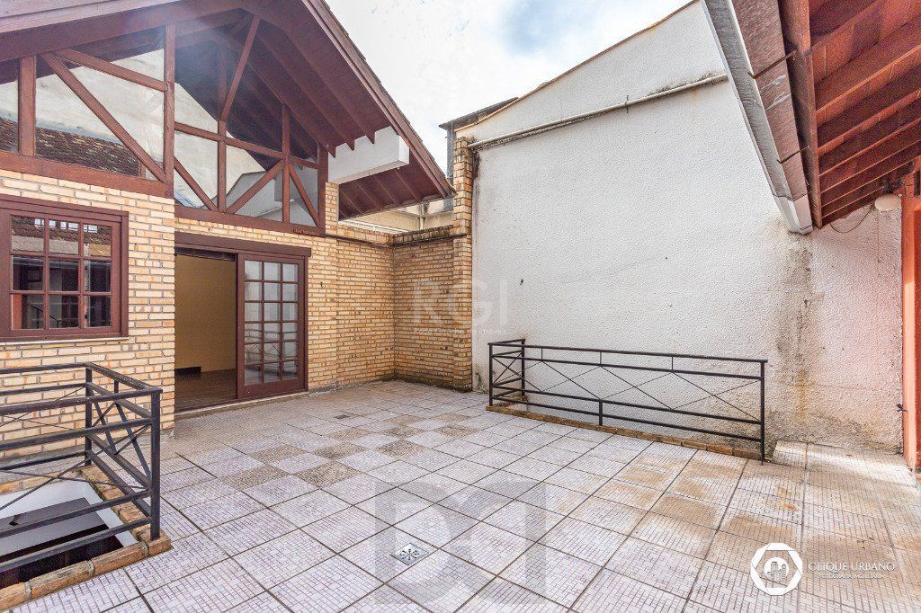 Casa para Venda - 330m², 4 dormitórios, sendo 3 suites, 2 vagas - Petrópolis — foto 21