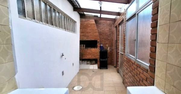 Apartamento de 2 dormitórios no bairro Teresópolis térreo com pátio DESOCUPADO — foto 13