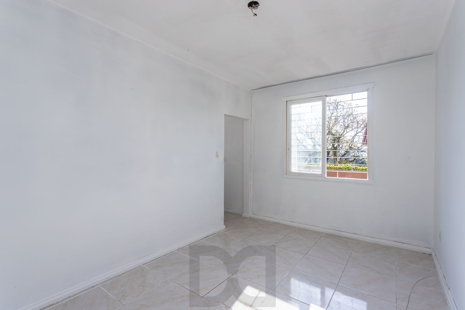 Apartamento no bairro Teresópolis de 2 dormitórios térreo com pátio — foto 3